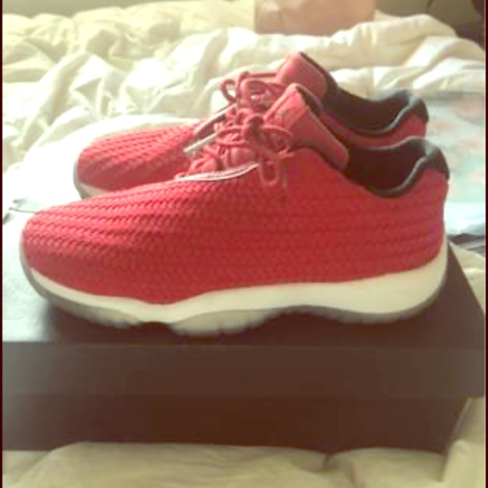 Youth Jordan future red